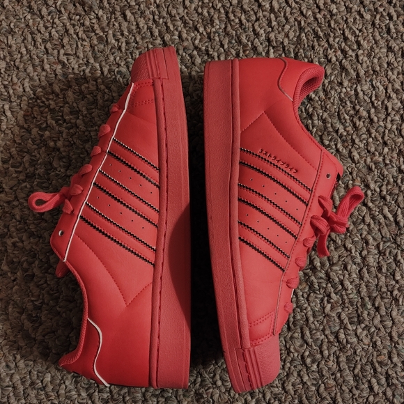 Adidas superstar original size 10.5 Turbo\black - Picture 2 of 4